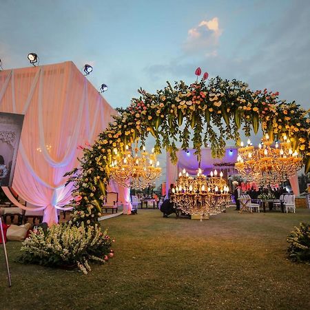 Golden Galaxy Hotels And Resorts Delhi  Esterno foto